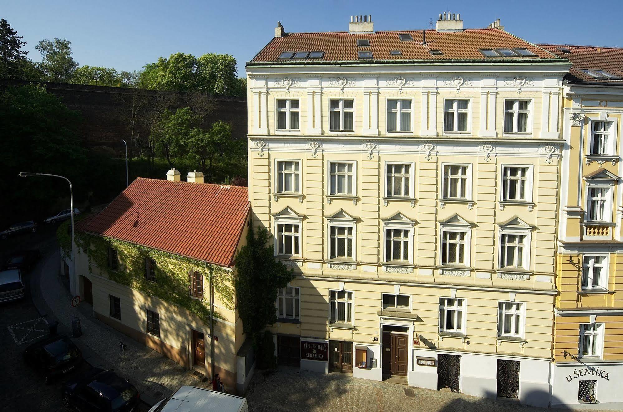Vysehrad With Free Parking Apartamento *